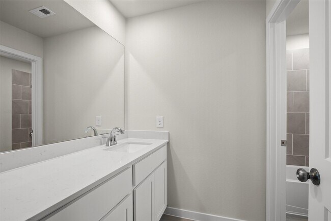Building Photo - 7746 Bergamot Cir