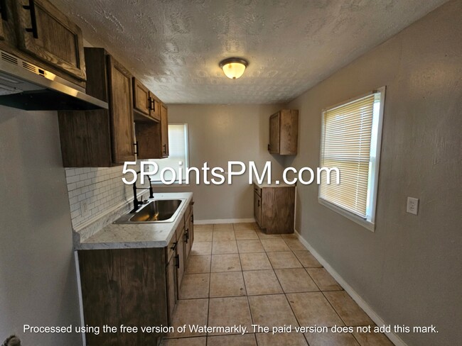 Building Photo - 4332 E 143rd St