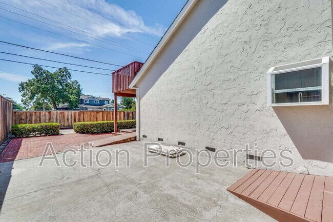 Building Photo - 3806 Century Dr