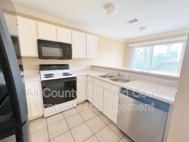 Building Photo - 34 Harbeson Ave NE