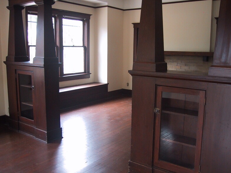 Building Photo - 830 S 3rd Ave