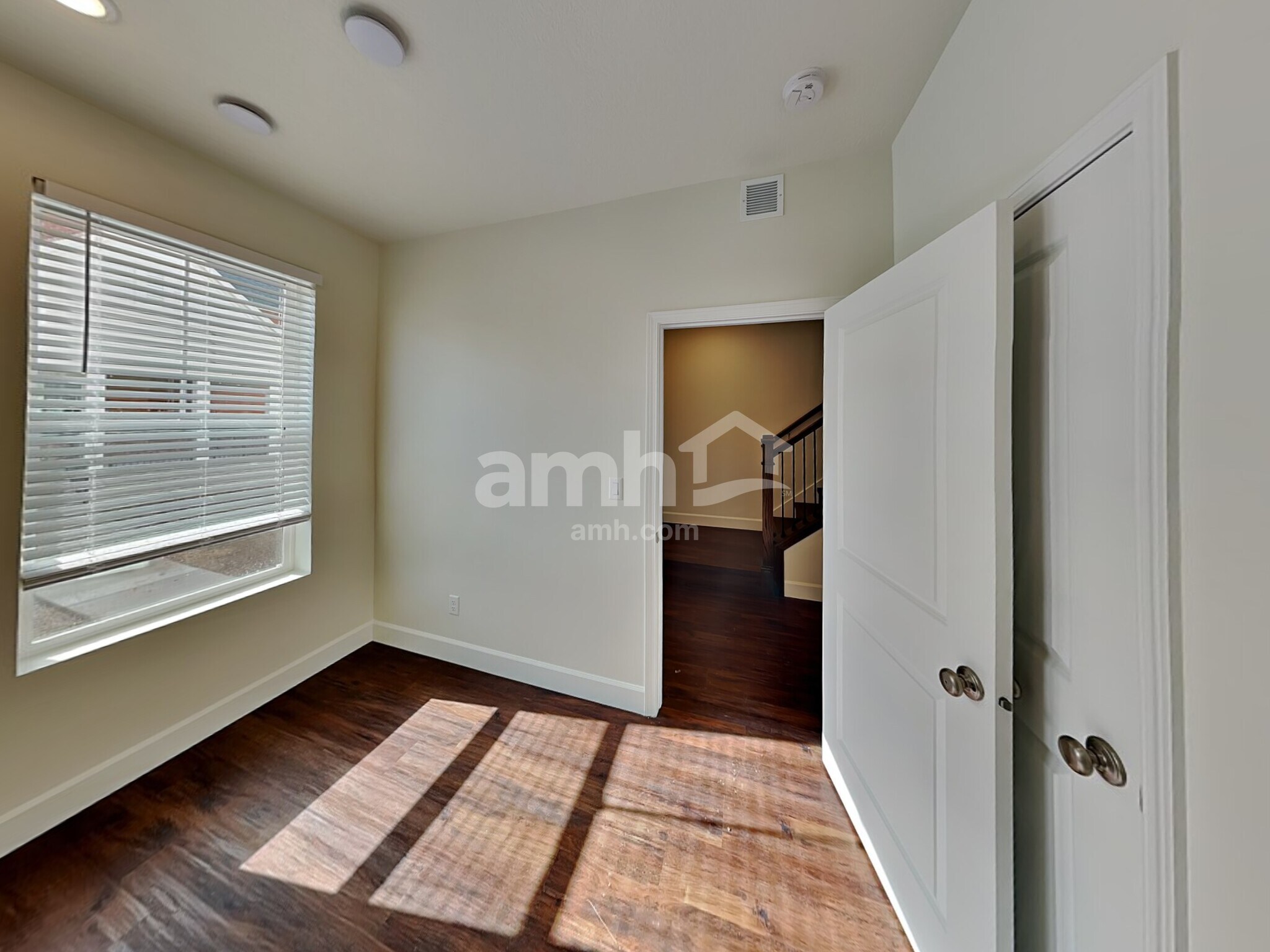 Building Photo - 11032 S Blue Bayou Dr