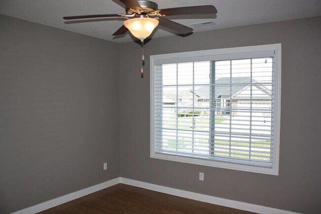 Building Photo - 4500 Weybridge Dr