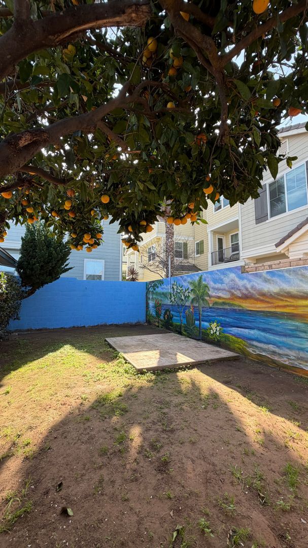 Building Photo - 566-568 7th St