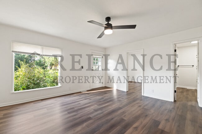 Building Photo - 301 N Spruce St