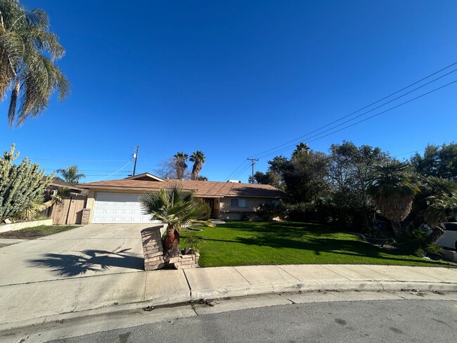 Building Photo - Charming 4-Bed, 2-Bath Retreat