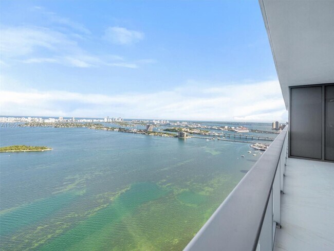 Building Photo - 700 NE 24th St