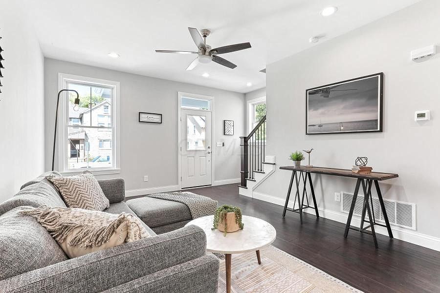 Building Photo - 1513 Oak St