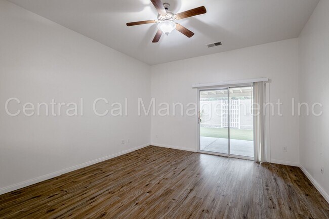 Building Photo - 3 Bedroom/2 Bath Home in San Lauren - $2150 per month!