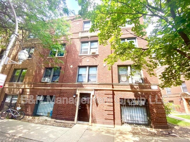 Building Photo - 918 W Oakdale Ave