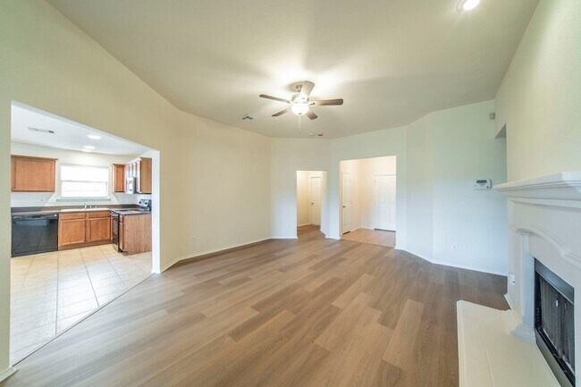 Building Photo - 1205 N Rhea Dr