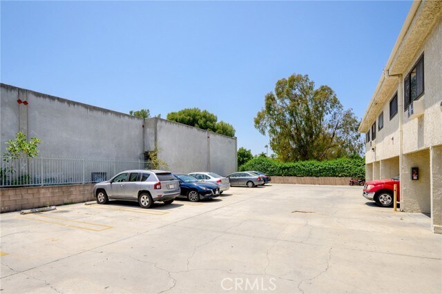 Building Photo - 16226 Vanowen St