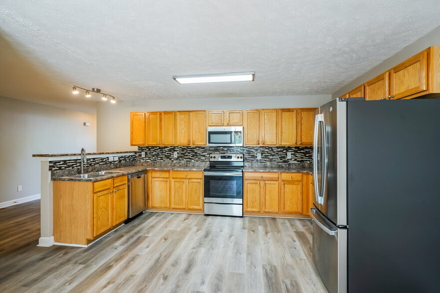 Building Photo - 685 Belgium Dr