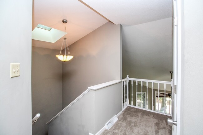 Building Photo - Beautiful Single Family Home located in South Columbia