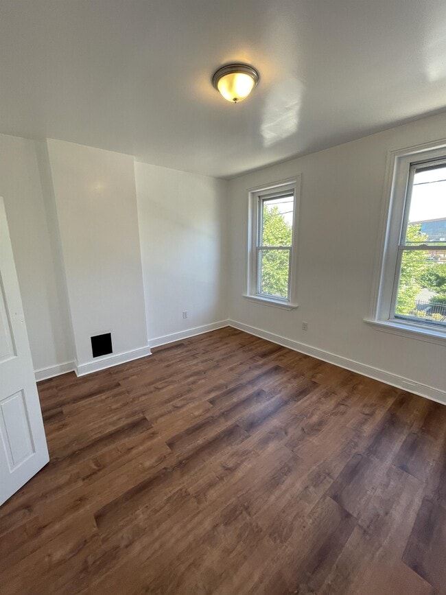 Building Photo - 514 Stevens St