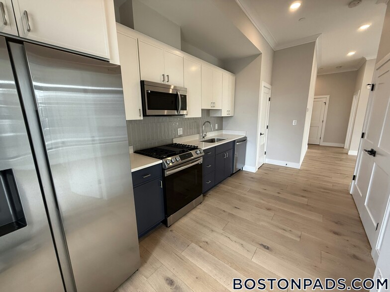 Building Photo - 157 Everett St