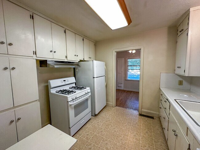 Building Photo - 5 Bedroom Home for Rent in Chico CA | Bonus Suite, Large Yard, Near Downtown & Bidwell Park