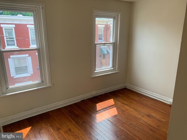 Building Photo - 5003 Tacoma St