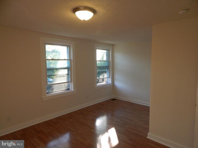 Building Photo - 133 Mill St