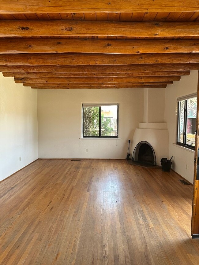 Building Photo - 1361 Santa Rosa Dr