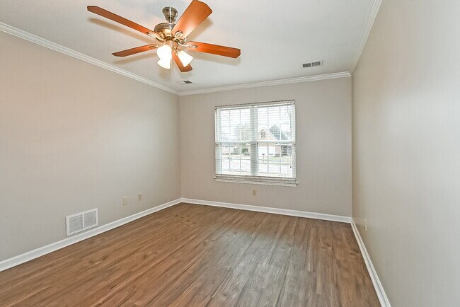 Building Photo - 10020 Fox Chase Dr