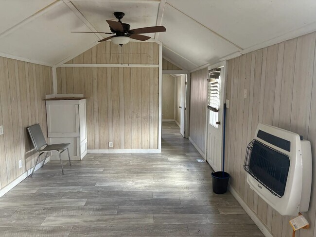 Building Photo - 2410 N Hwy 25 W