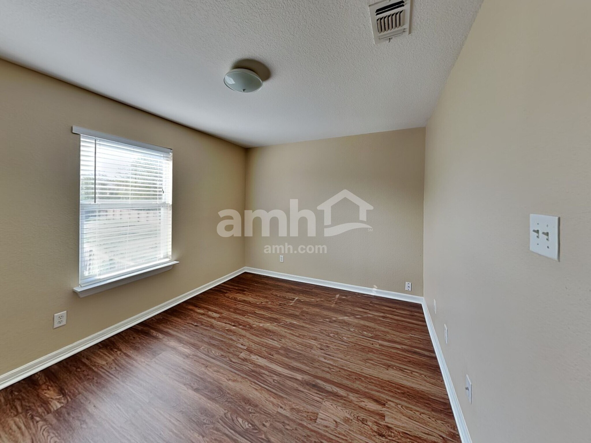 Building Photo - 9742 Liberty Grn