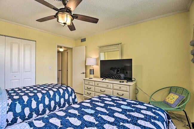 Building Photo - 5855 Midnight Pass Rd