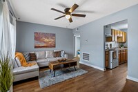 Building Photo - Silver Lake