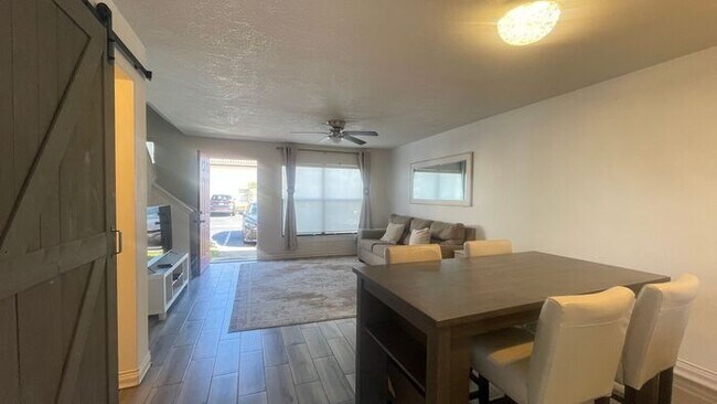 Building Photo - 1718 Silver Creek Ct