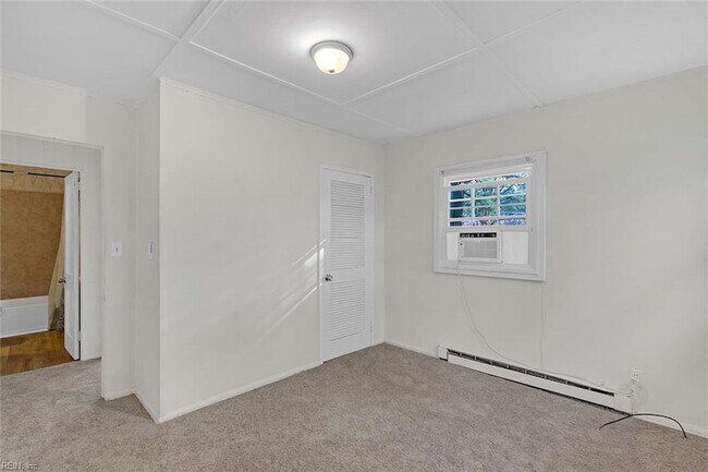 Building Photo - 40 Lilac Ln