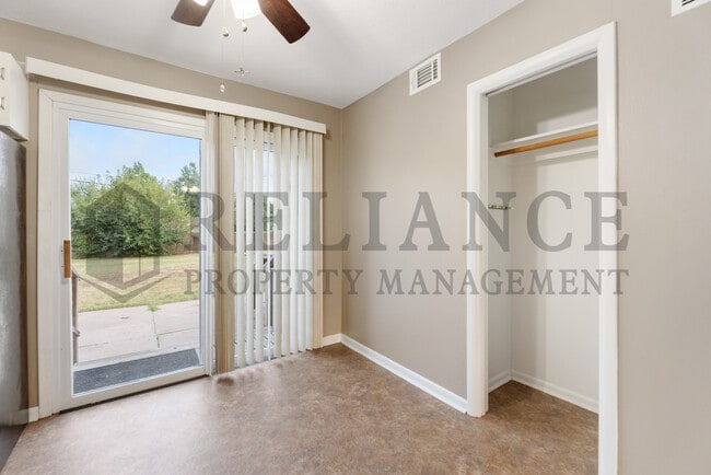 Building Photo - 2310 S Vine St