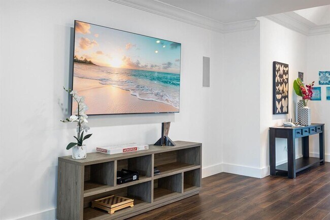 Building Photo - 1419 NE 57th St