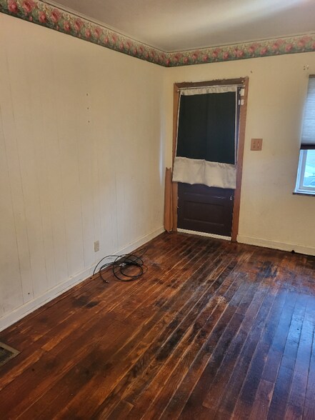 Building Photo - 218 Sycamore St