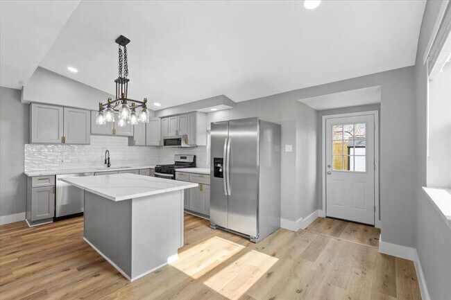 Building Photo - 102 East St