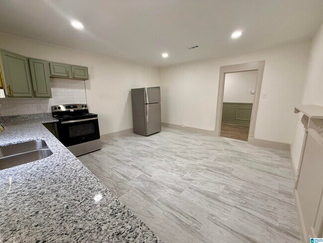 Building Photo - 1458 Hueytown Rd