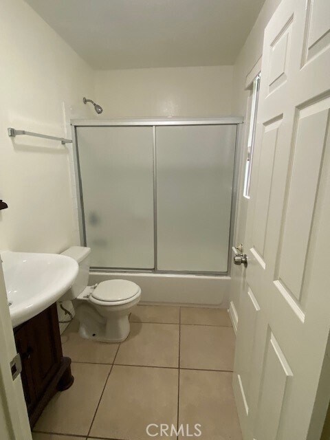 Building Photo - 650 E 81st St