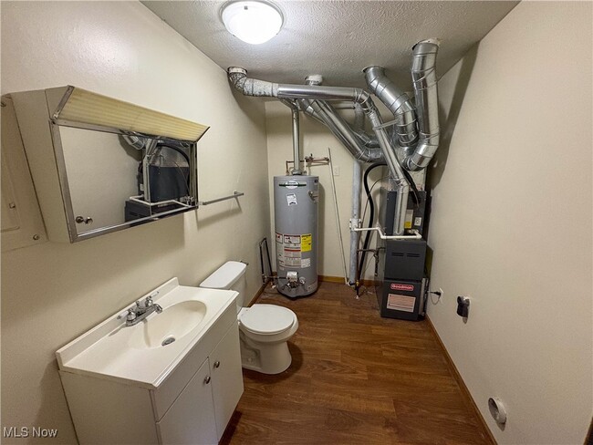 Building Photo - 540 College