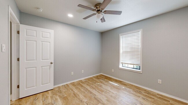 Building Photo - Completely repainted 4 bedroom ALL TILE ho...