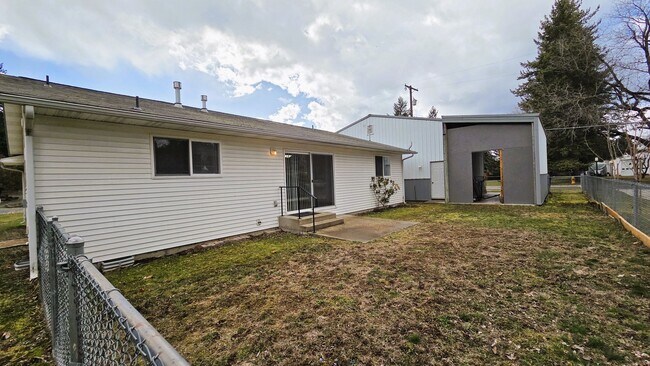 Building Photo - 2-Bed, 2-Bath, Single Level Home by Ponderosa Springs Golf Course in Coeur d'Alene