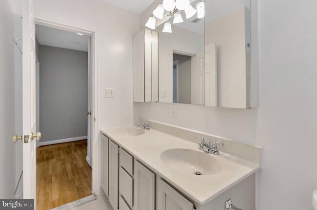 Building Photo - 208 Skyhill Rd