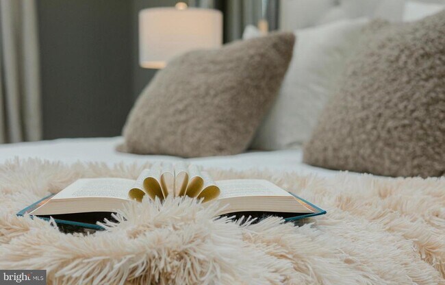 Building Photo - 15841 York Rd