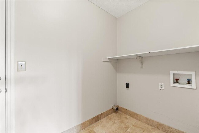 Building Photo - 4892 Raven Way NE