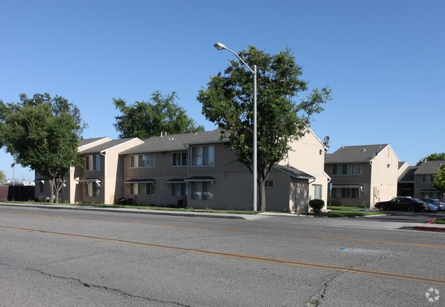 Building Photo - Kings River Apartments