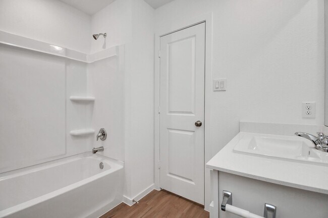 Building Photo - 1611 Windrose Bnd