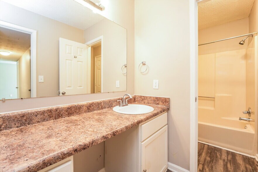 Building Photo - 2627 Country Trace SE