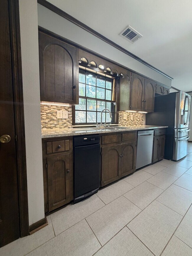 Building Photo - 1101 Silverwood Cove