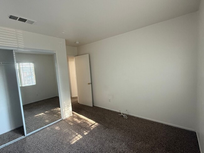 Building Photo - Brentwood Community- Centrally Located- 3 ...