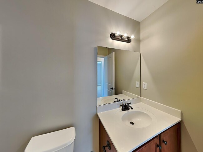Building Photo - 651 Braekel Way