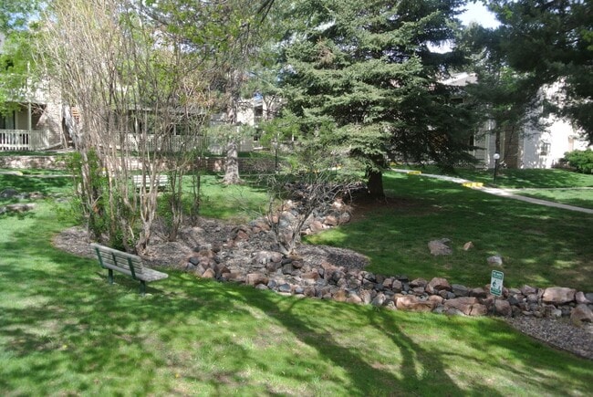 Building Photo - 1 Bedroom 1 Bath in Woodside Village